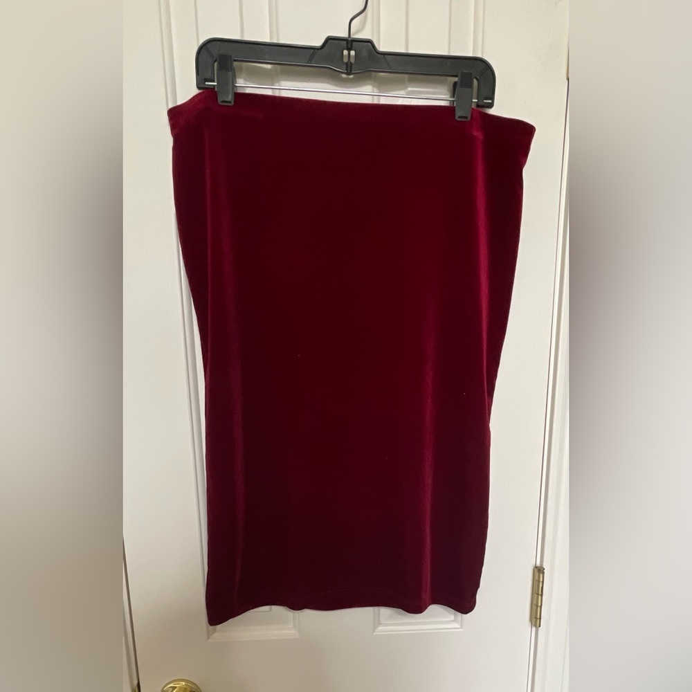 “Top 10 - USA” red, knee length, velvet pencil skirt - Size: L